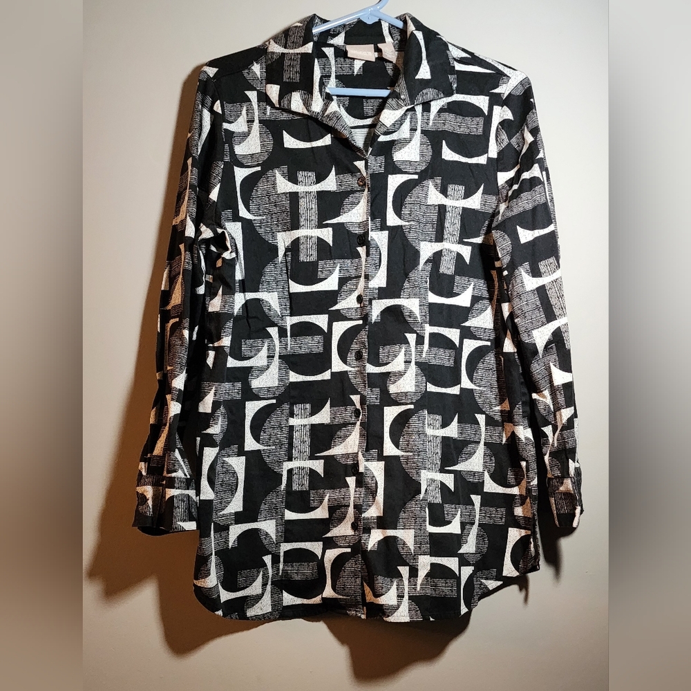 Medium Chico’s Size 1 Black White & Gray Geometric Button-Up Shirt